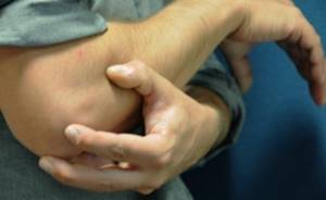 Жировик на руке под кожей: причины, фото, как избавиться
