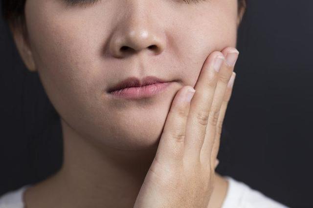 Рак челюсти: причины, симптомы, фото, лечение и стадии